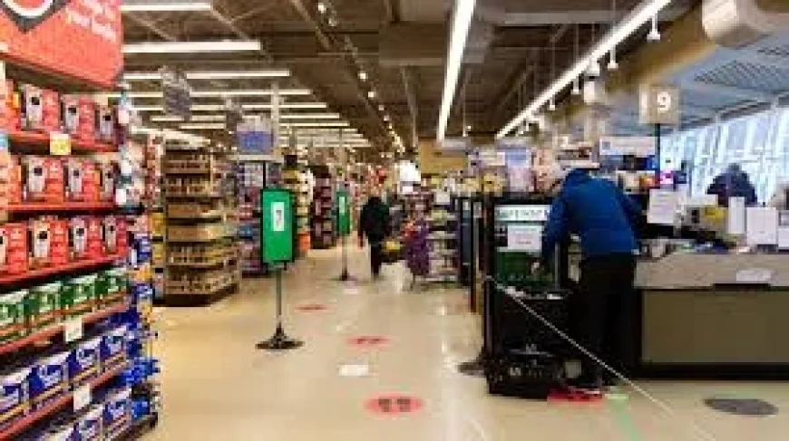 Safeway Closures and the in-between squeeze: what independence means when the market rewards extremes