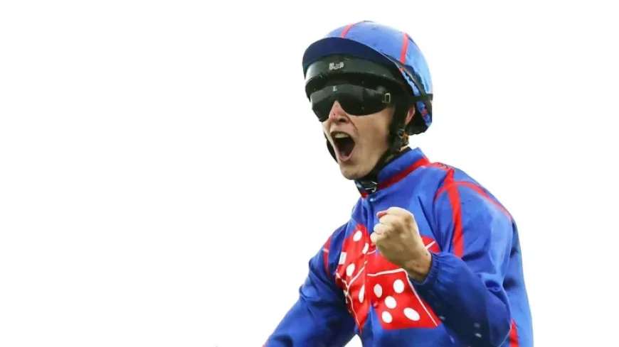 Heir apparent Zac Lloyd steals biggest prize in Golden Slipper on James McDonald’s crowning day