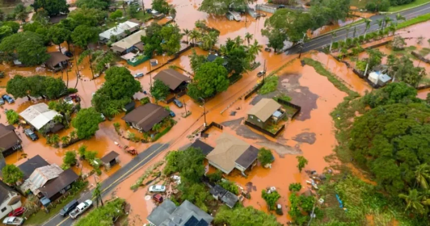Thousands evacuated as Hawaii faces worst flooding in 20 years
