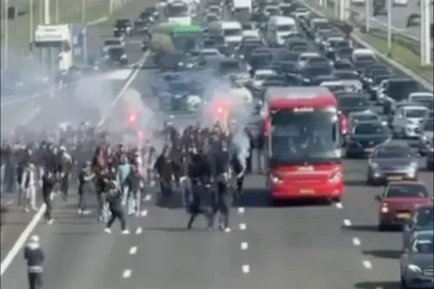 Ajax Fc supporters storm A4 as team bus heads to Klassieker