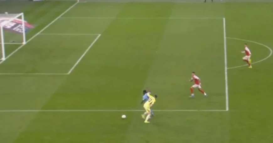 Arsenal escape ‘clear red card’ as Kepa Arrizabalaga fouls Jeremy Doku to stop Man City goal