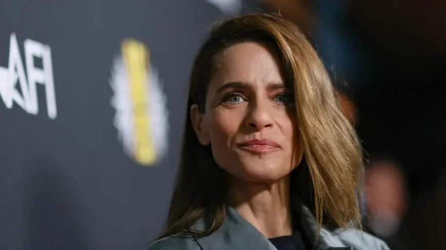 Amanda Peet Discloses Breast Cancer Diagnosis and Parents’ Passing