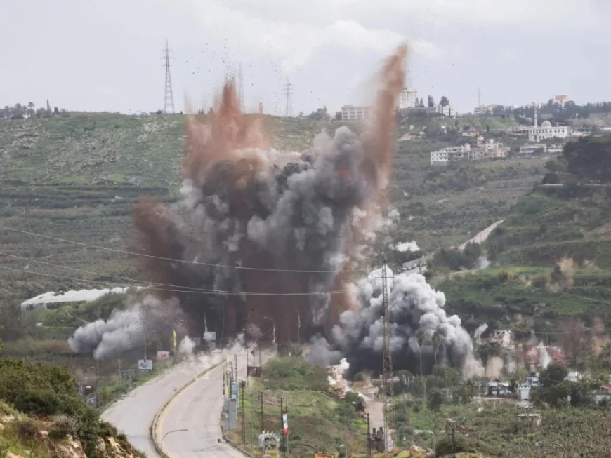 Trump News: How a Looming Deadline Masks the Real Risks in the Strait of Hormuz