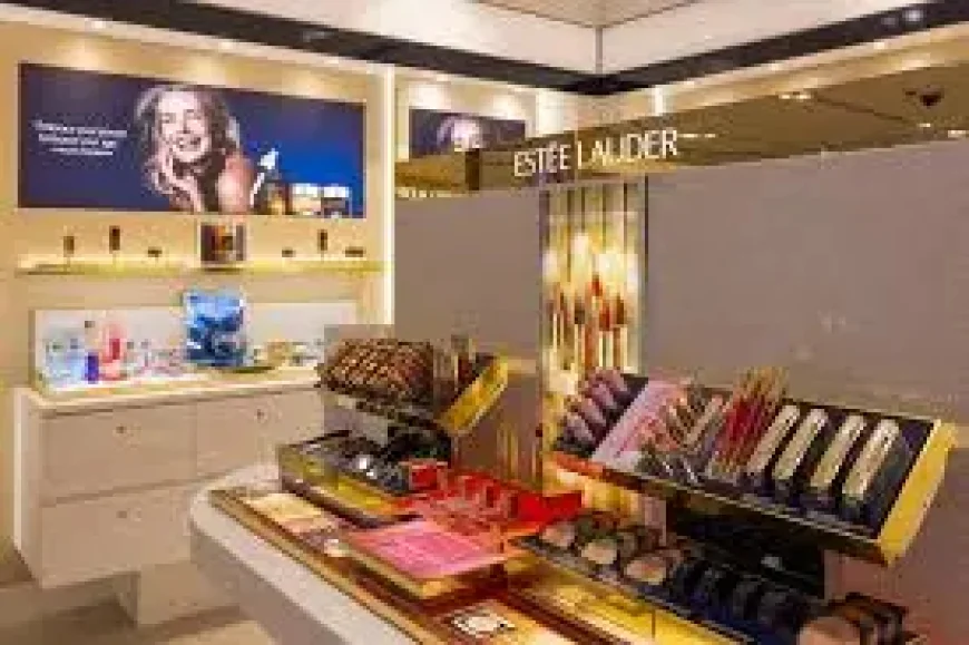 Estee Lauder: Market Focus Intensifies Amid Deal Talk Involving Puig