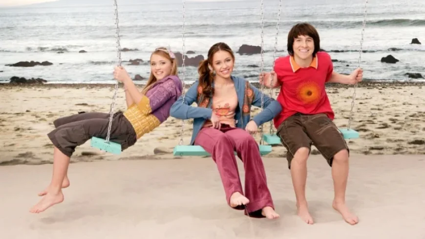 Emily Osment and Mitchel Musso Miss Hannah Montana Anniversary Premiere