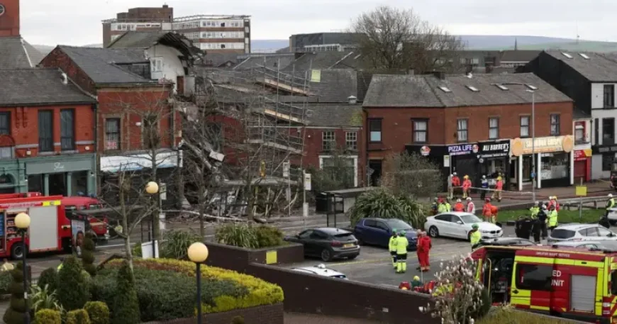 Oldham: Three Injured After Scaffolding-Wrapped Building Collapses on King Street
