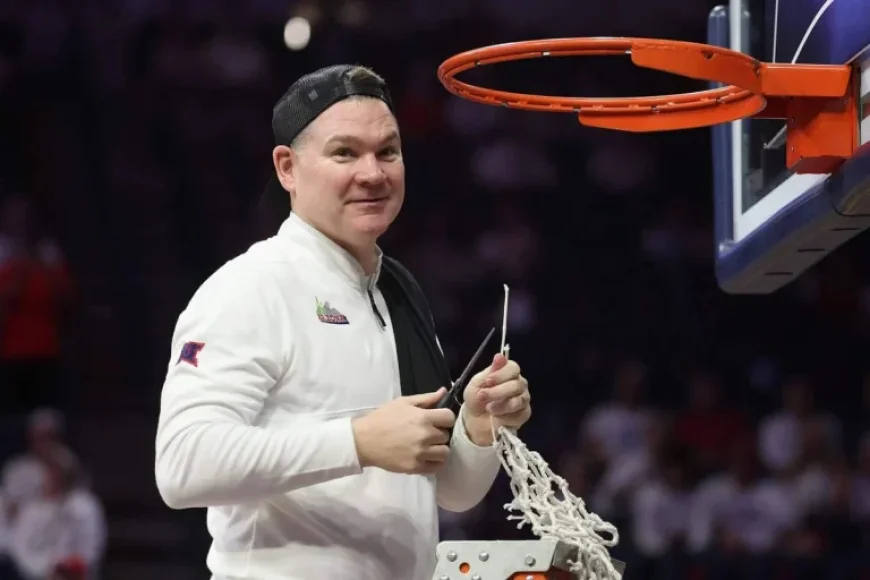 Top Candidates to Succeed Hubert Davis at UNC: Billy Donovan, Tommy Lloyd & More