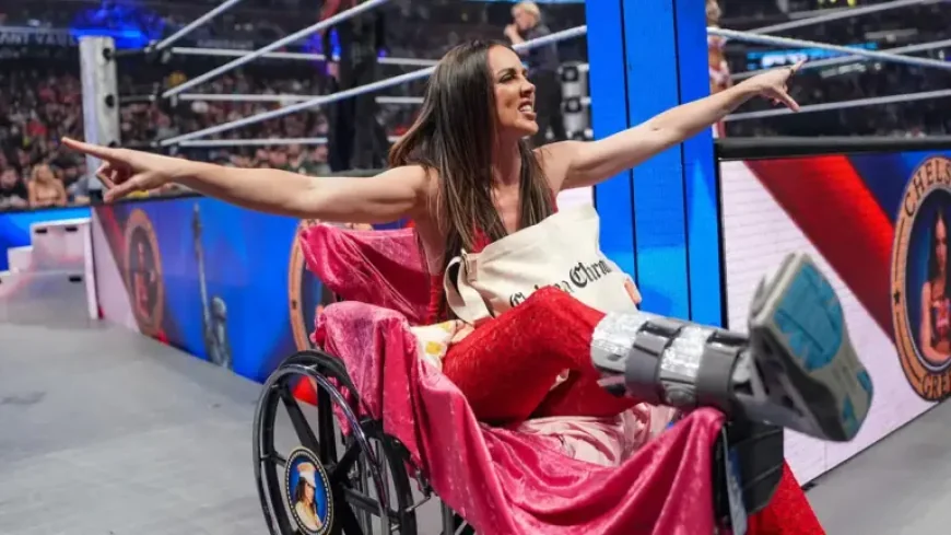 Chelsea Green Steps Out of Walking Boot at WWE 2K Creator Fest, Jokes She’ll ‘Get in Trouble’