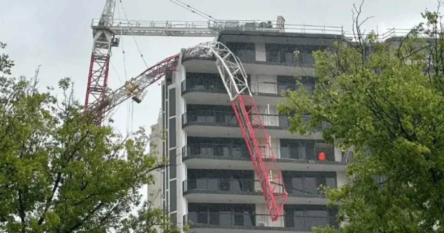 Dubbo Crane collapse reveals hidden risks as CBD buildings evacuated and roads sealed