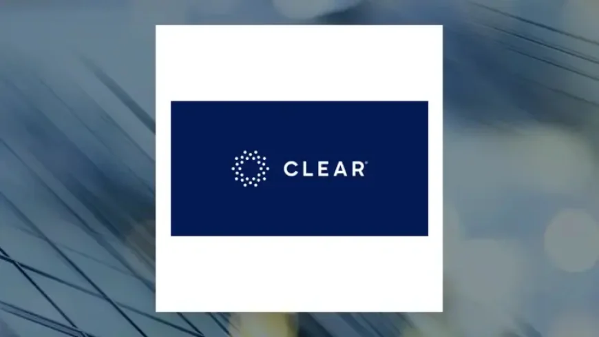 Clear Stock at an inflection point: institutional trimming, analyst targets, and the next test for YOU