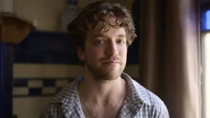 Homebodies Sbs: Meeting the ghost of your teenage self in a small-house drama