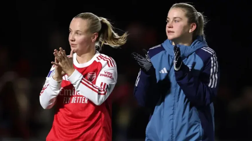 Alessia Russo and Beth Mead surprise Gunner Girls ahead of North London derby