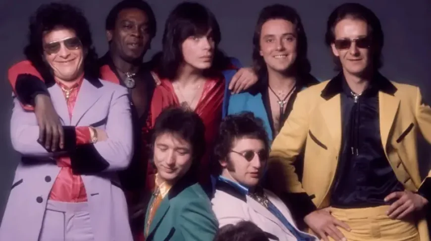 Showaddywaddy founder & guitarist Trevor Oakes dies aged 79 after illness
