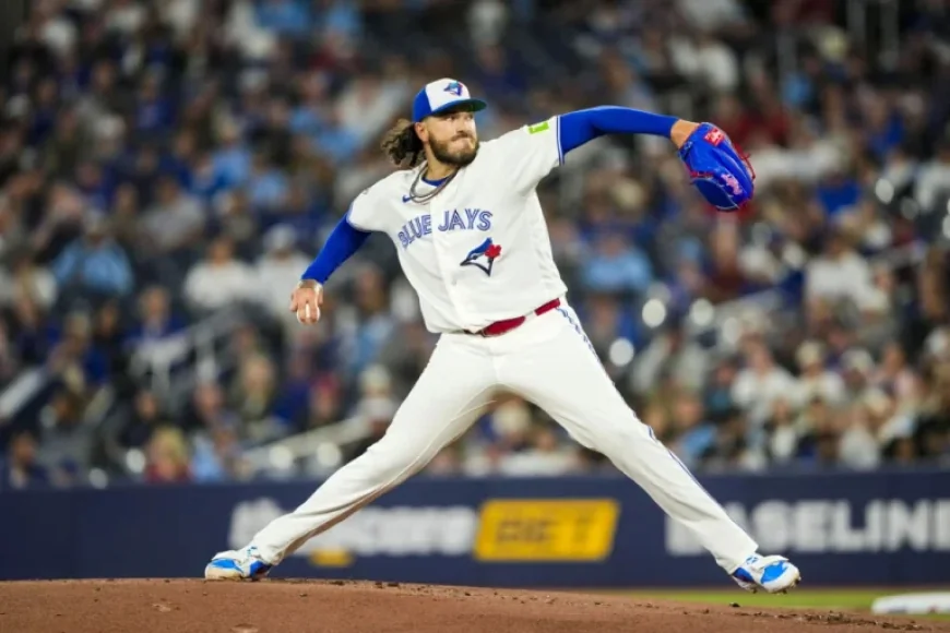 Cody Ponce Exits Game Due to Knee Discomfort