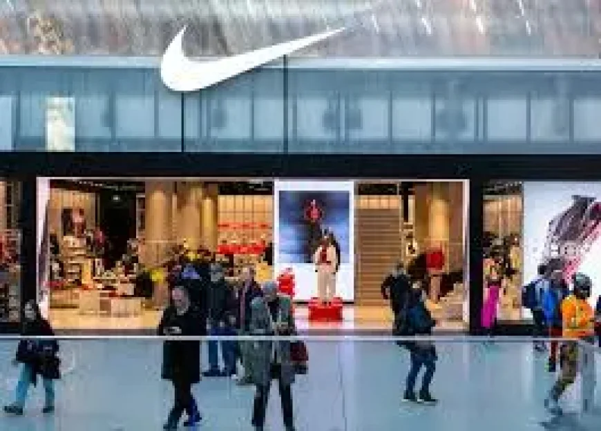 Nke Stock and the waiting game: a Nike cashier watches the clock before earnings