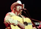 Alan Jackson Turned a Bar Song Into a Three-Week No. 1