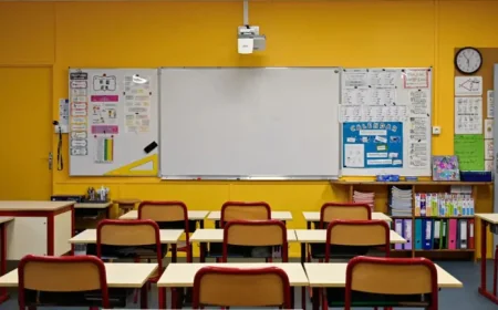 Fermeture Ecole: Teachers, parents and the quiet crisis reshaping classrooms