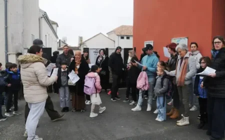 Ecoles Fermees: Parents Mobilize After Class Closure Threat in Fragile Rural Territory
