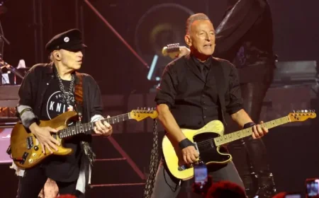 Bruce Springsteen Thrills Minneapolis Audience on Opening Night