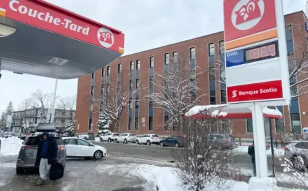Régie Essence Québec launches real-time prices — transparency promises clash with regional blind spots