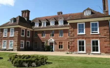 Moyles Court School to Close After 63 Years; 70 Pupils Gather for a Lasting Chess Showcase