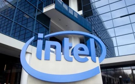 Intel Soars 8%, AMD Gains 3% on $14.2B Fab Deal, AI Growth