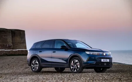 Vauxhall expands Grandland range with plug-in hybrid powertrain