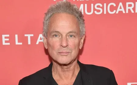 Former Fleetwood Mac Guitarist Lindsey Buckingham Attacked by Alleged Stalker