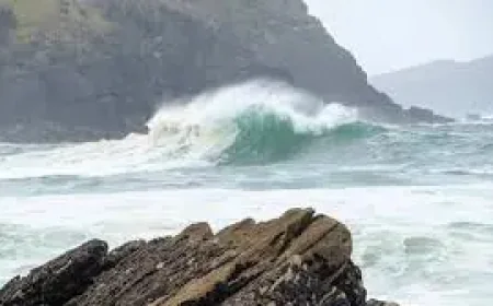 Storm Dave Ireland: Status Yellow wind warning sweeps the country and coastal gales threaten travel