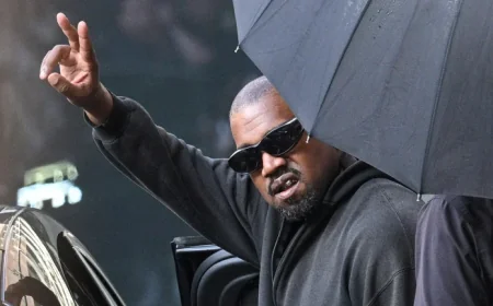 Comeback Show Debuts Without Apologies