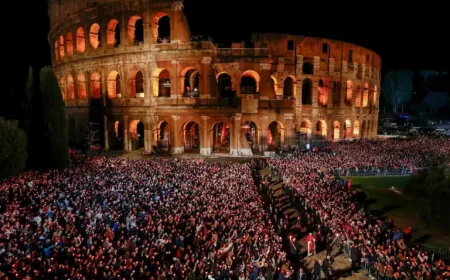 Pope Francis and the 30,000-Voice Good Friday Moment at the Colosseum