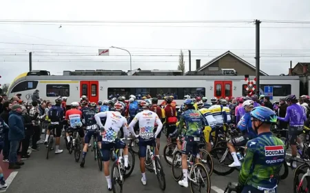 Flanders race briefly neutralised after level crossing disruption