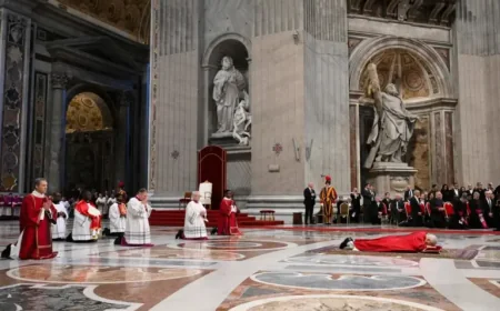 Cross at the Colosseum: Pope Leo XIV Leads Good Friday Prayer in Rome