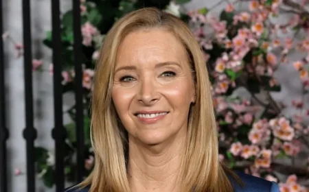 Lisa Kudrow Criticizes Sitcoms for Avoiding ‘Uncomfortable’ Audiences