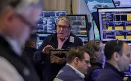 S&p/tsx Composite Index Edges Lower as Investors Watch Middle East Risks