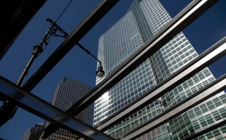 Goldman Eyes Private Credit Opportunities Amid Retail Retreat