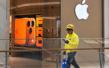 Apple Iphone Fold Faces Engineering Snags as Shipment Delays Loom