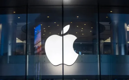 Aapl and the 50th-year opportunity: 3 signals from Apple’s memory squeeze strategy