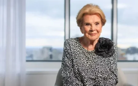 Janette Bertrand and the SILQ pivot as the event opens in Québec