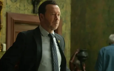 Blue Bloods and the Empty Chair: Tom Selleck’s Quiet Distance, Donnie Wahlberg’s Open Door
