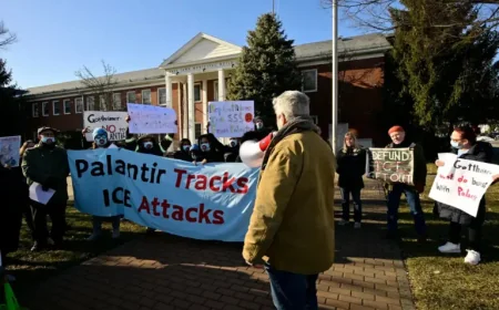 Pltr Stock Faces a Split Narrative as Bullish Forecasts Meet a Harder AI Market