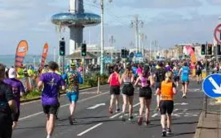 Brighton Marathon 2026: 20,000 runners, a bandstand stop and a flamingo hat twist