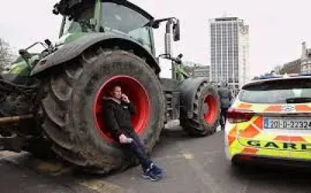 Protest in Ireland threatens 500 petrol stations as fuel blockades deepen