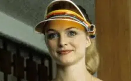 Heather Graham Says 1 Strict Family Dynamic Pushed Her Toward Hollywood Independence