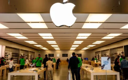 Apple to Close First Unionized Retail Store