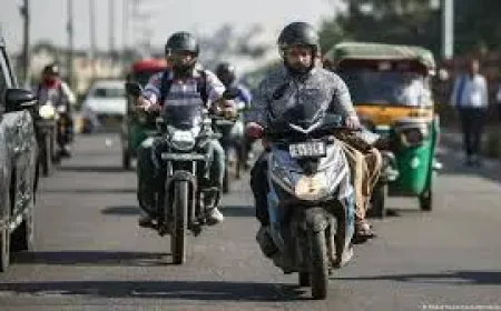 Delhi plans to ban new fossil fuel bikes by 2028 as draft EV policy shifts gears
