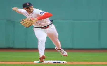 Trevor Story stays at shortstop as Red Sox back him through early defensive rough patch