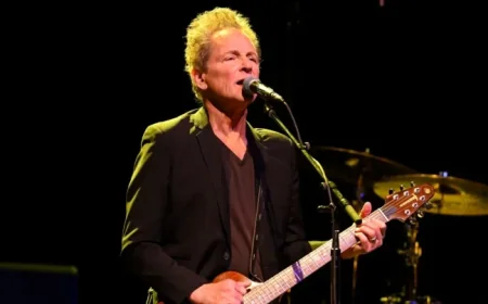 Woman Arrested for Assaulting Fleetwood Mac Guitarist Lindsey Buckingham