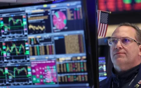 Stocks Rise as Oil Nears $100 Amid U.S. Hormuz Blockade