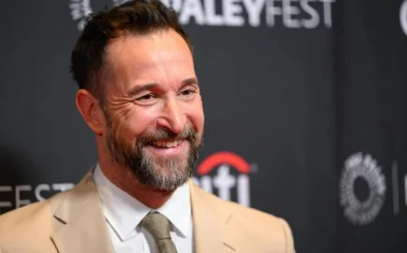 Noah Wyle Leads Cast in Season 3 Finale